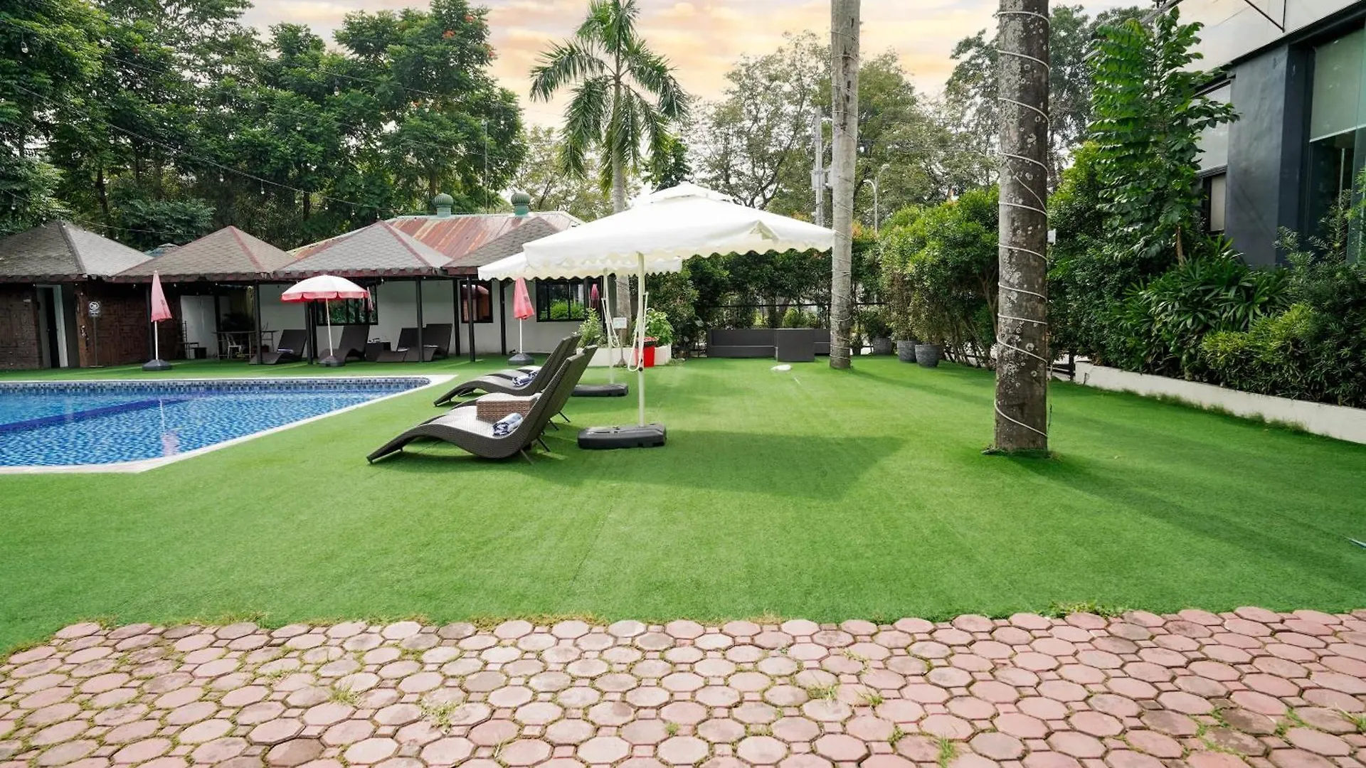 Sunday Hevea Hotel And Resort Angeles 3*,